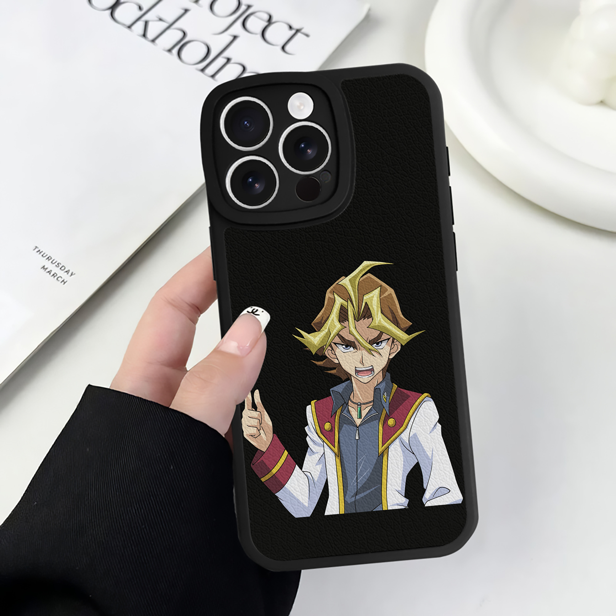 （画像用） 遊☆戯☆王 Yu-Gi-Oh! 【iPhone 16シリーズ対応】シリコンスマホケース（レザー調） 材質：シリコン